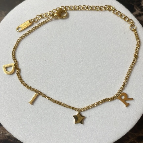Gold Luxury Name Star Bracelet - Picture 4 of 6